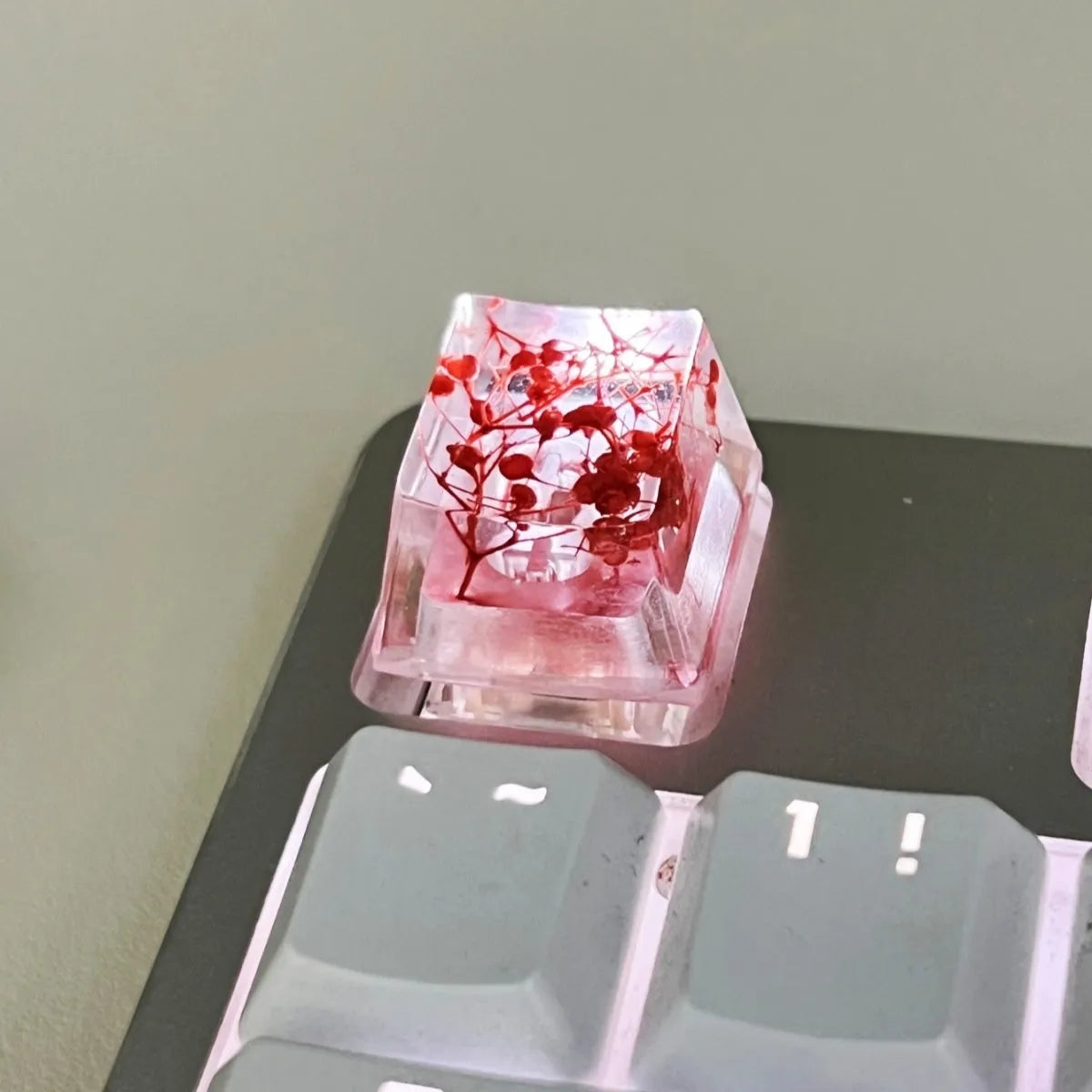 Resin starry sky artisan keycap in green, pink, red, or violet for mechanical keyboard customisation.