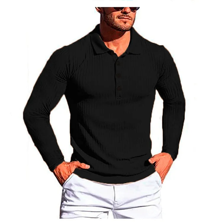Man wearing a loose-fitting striped knit shirt in a solid colour with short sleeves.