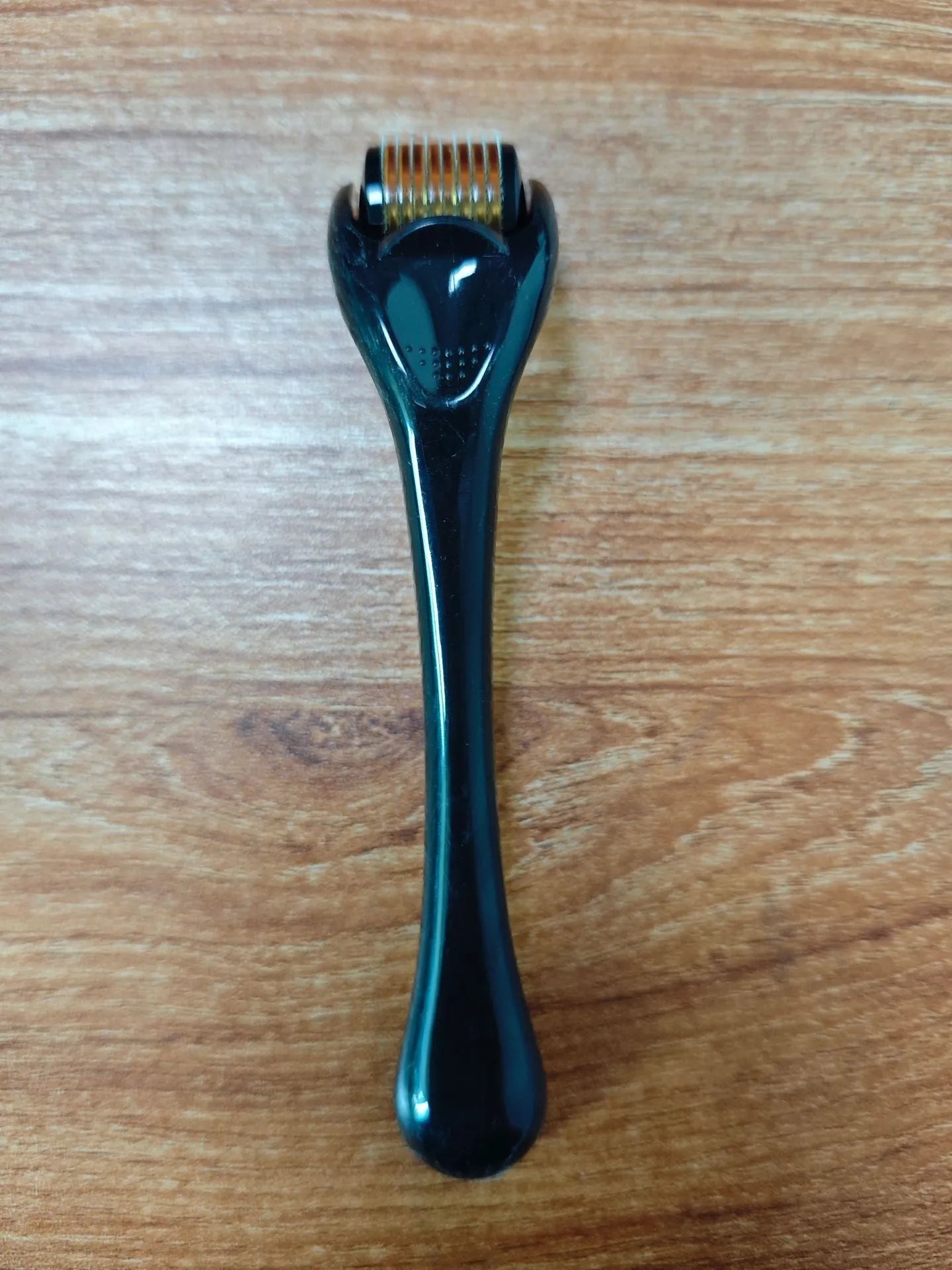 540 micro needle derma roller showing handle and needle wheel in a selected colour
