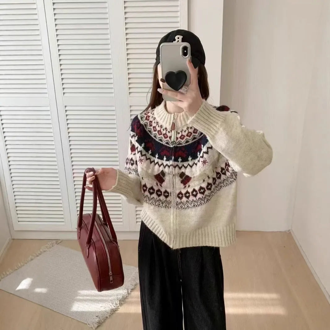 Ethnic jacquard round neck pullover sweater in loose fit with 3D pattern