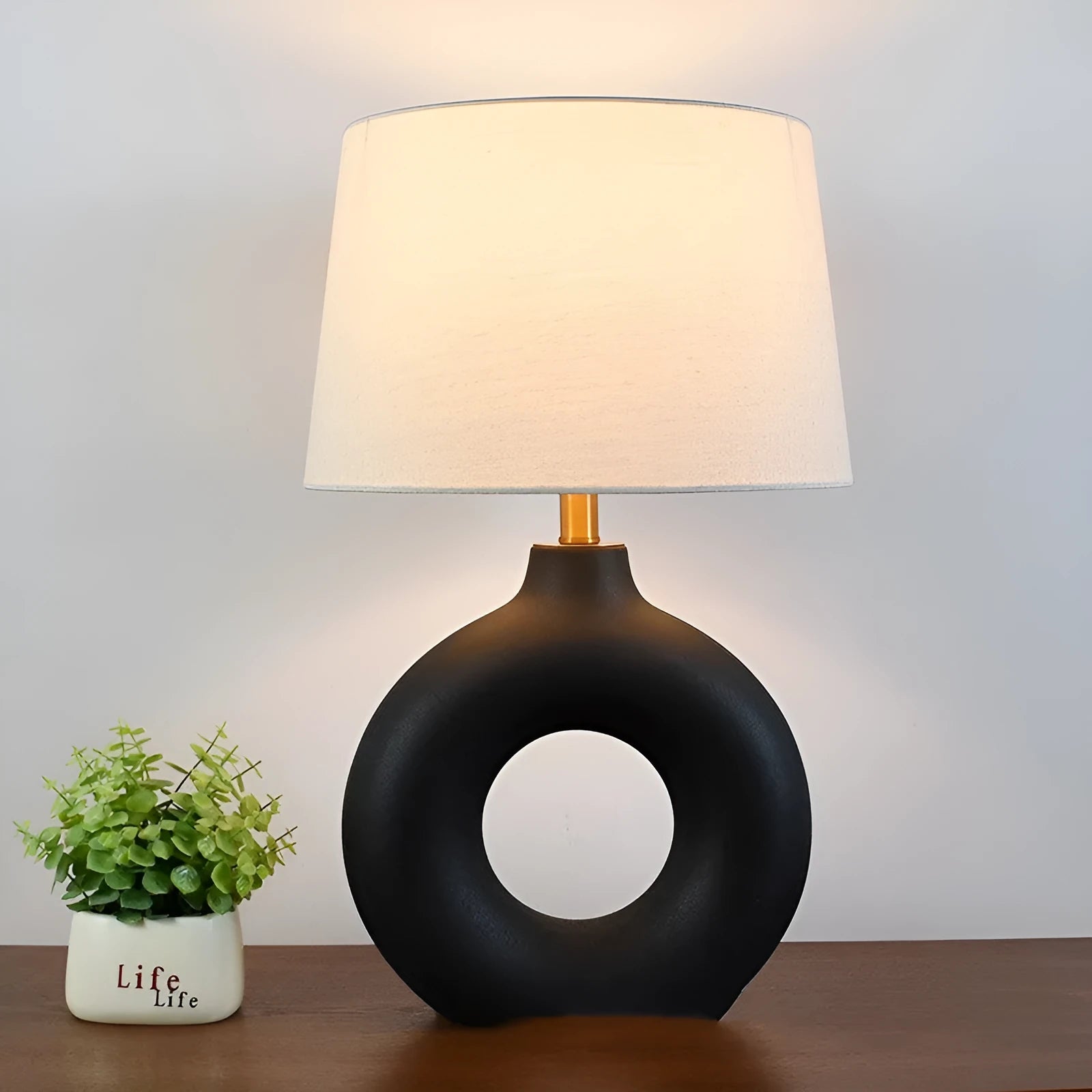 Feng Japanese style white ceramic table lamp with button switch on wooden desk