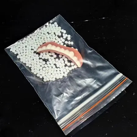 Disposable silicone simulation dentures for dental training with upper and lower teeth