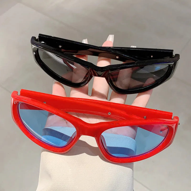 Sports sunglasses with PC frame and lenses in black and blue colour combination showing special-shaped mirror design