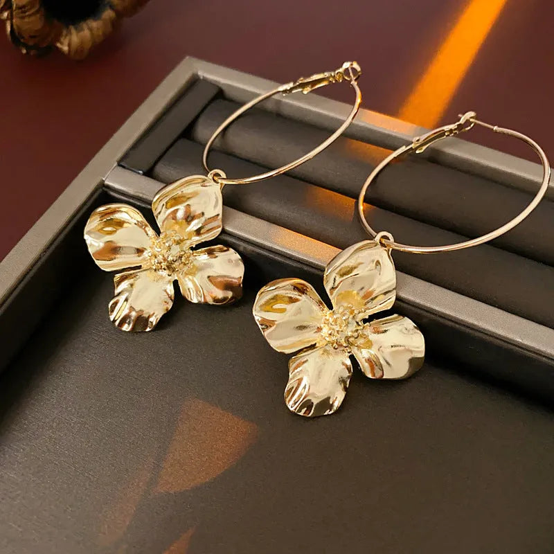 Silver needle metal flower earrings with geometric vintage design in gold or silver finish