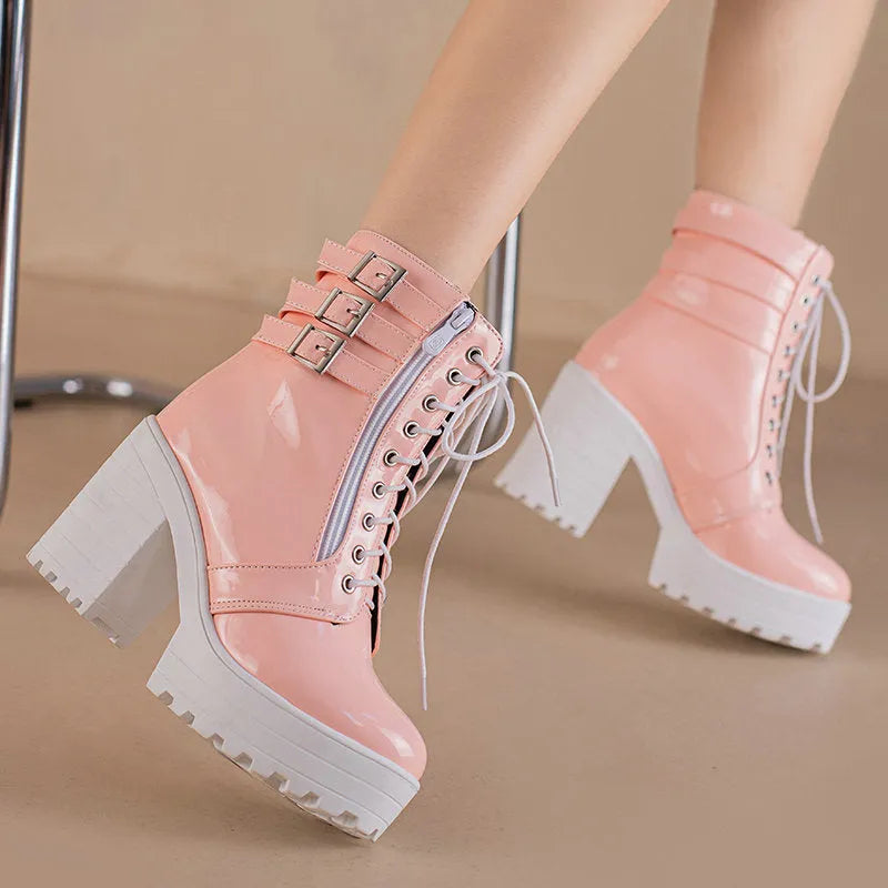 Women's thick-heeled short boots in black with waterproof platform and front lace-up design