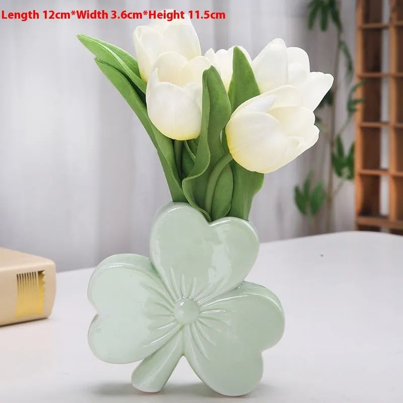 Clover ceramic desktop vase in white porcelain with European-style design