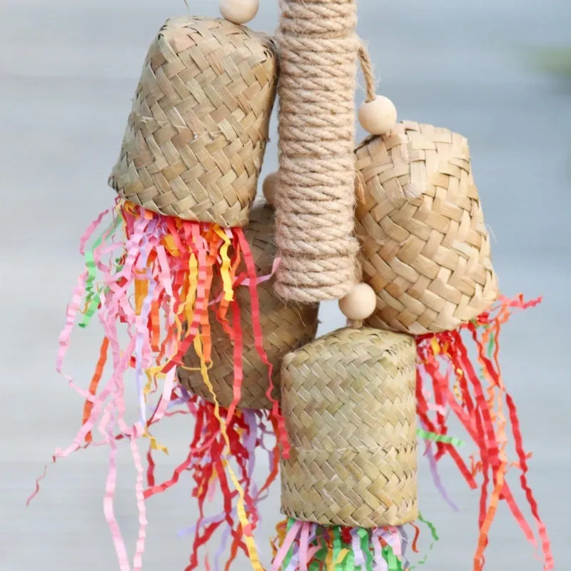 Wood and sisal shredded paper hanging toy for parrots measuring 15 by 35 centimetres