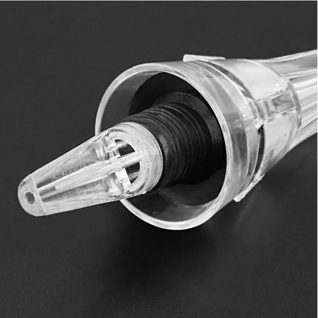 Clear acrylic wine aerator with stainless steel filter, 16cm long.