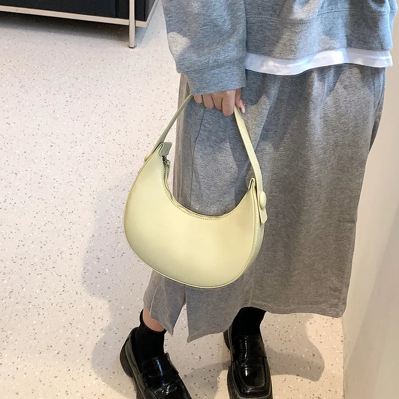 Women's retro dumpling-shaped shoulder bag in PU leather with a sandwich pocket.