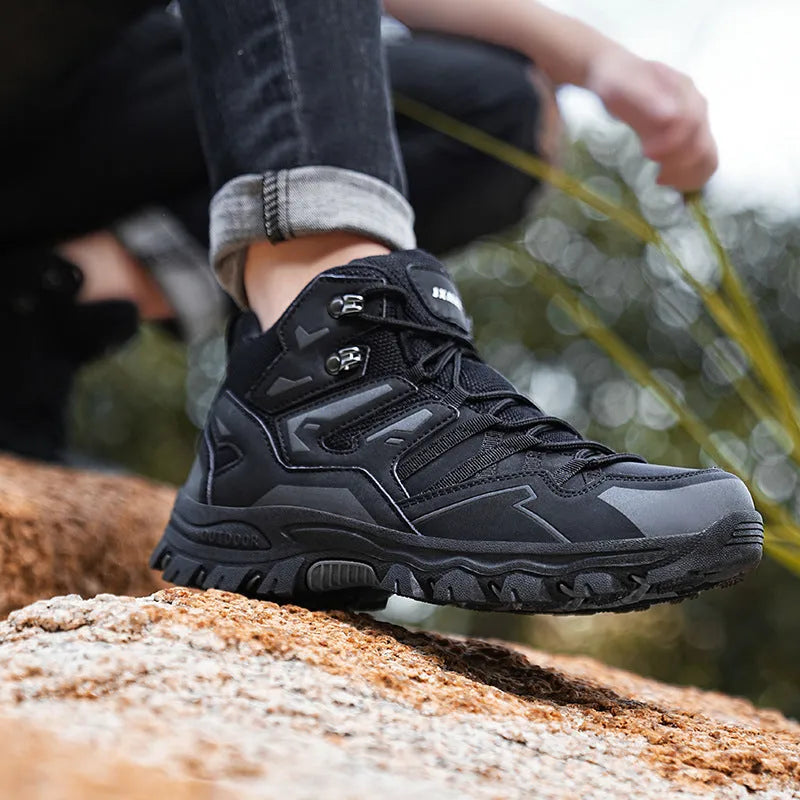 High-top hiking shoes with flannel upper and rubber soles in various colours for outdoor walking