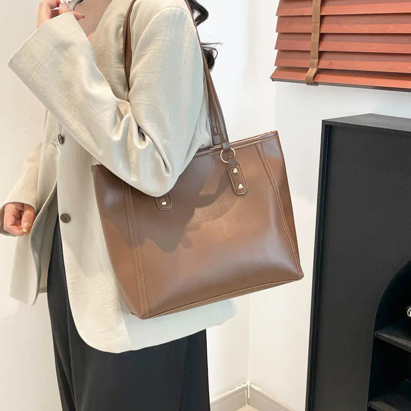 Korean style shoulder underarm bag in black PU leather with horizontal square shape and sandwich pockets