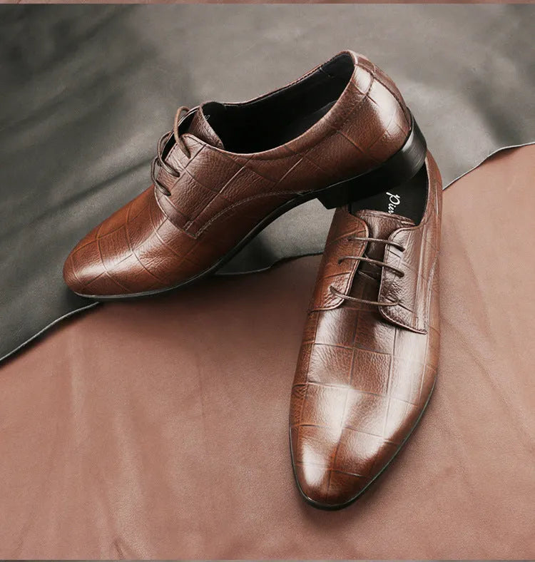 Men's black leather Derby shoes with rubber soles and pointed toe for business wear