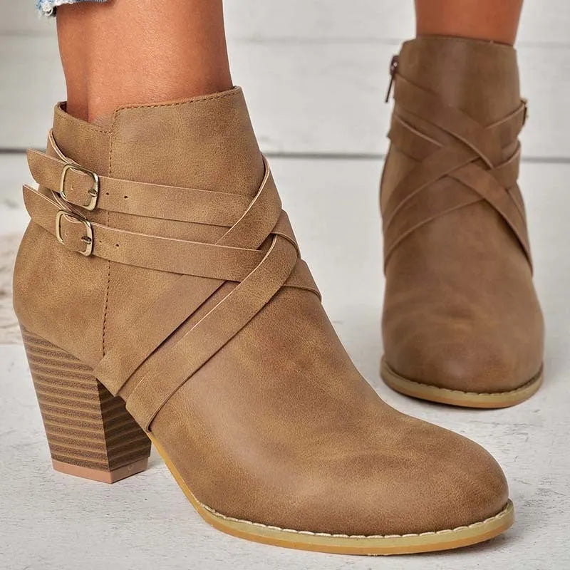 Grey plus-size short ankle boots with a 7cm stout heel and side zip.