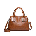 Women's large capacity shoulder bag in horizontal square design with internal organisation compartments