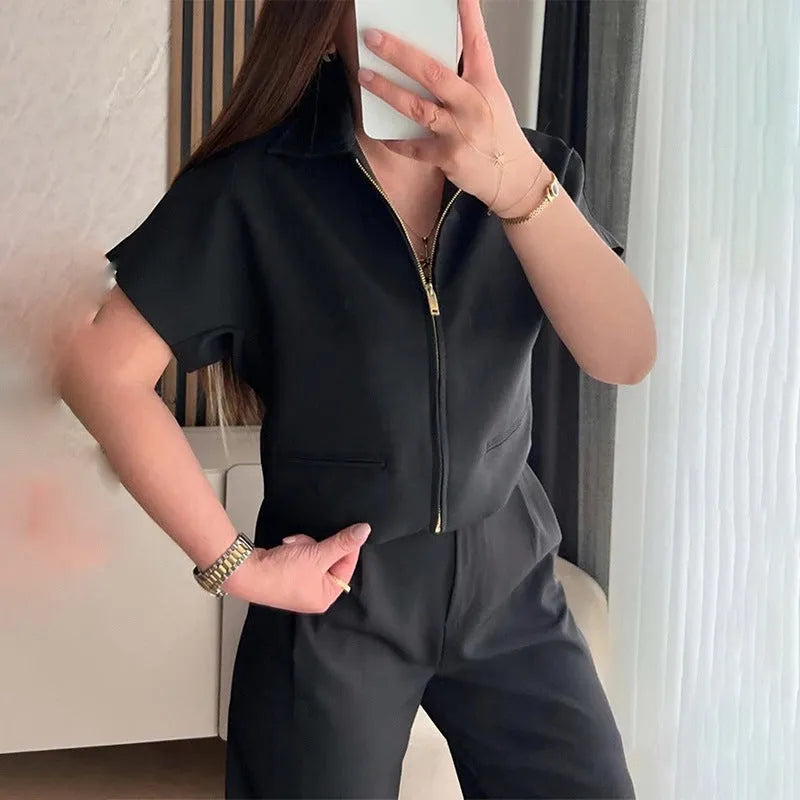 Loose-fit polyester casual top in black, white or yellow with short sleeves