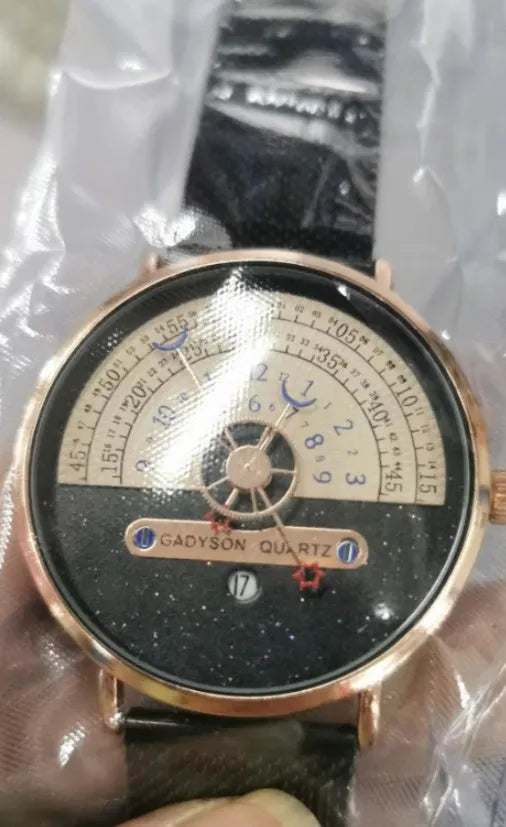 Men's quartz watch with 40mm dial, stainless steel or leather strap, and gold or silver colour options