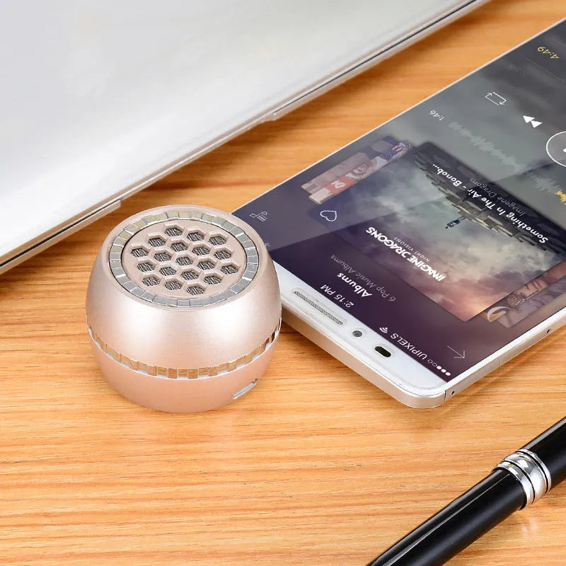 Universal external amplifier speaker in black, local gold or rose gold with USB power connection