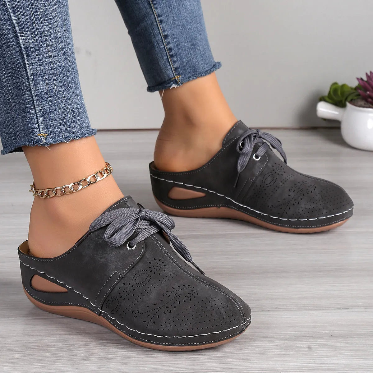 Women's summer lace-up slippers with hollow out wedges in suede upper with rubber soles