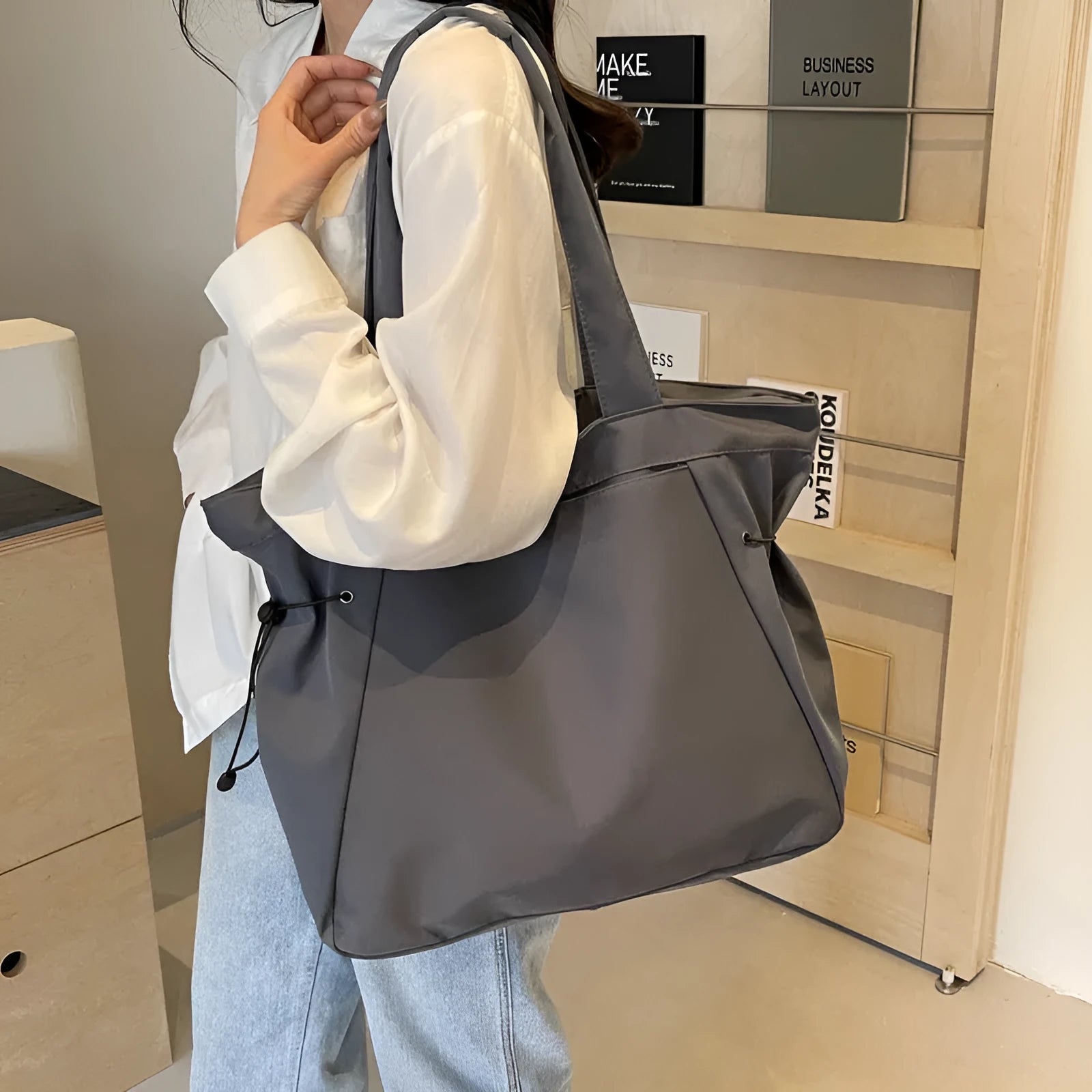 Soft foldable Oxford cloth commuter shoulder tote bag in street trend style