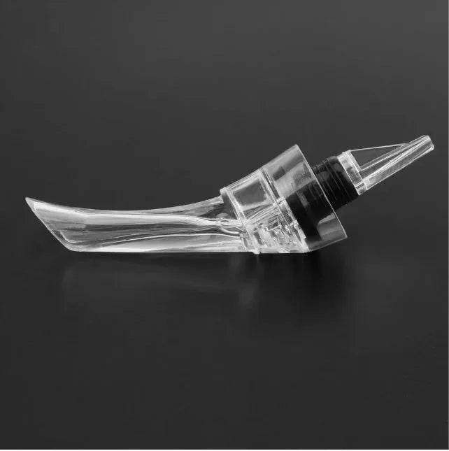 Clear acrylic wine aerator with stainless steel filter, 16cm long.