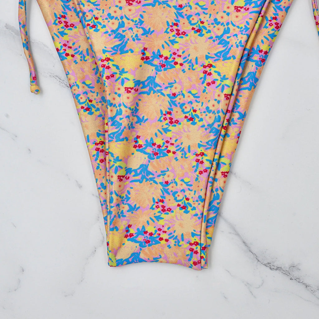 Lace-up bikini swimsuit with backless design and split style briefs in picture colour