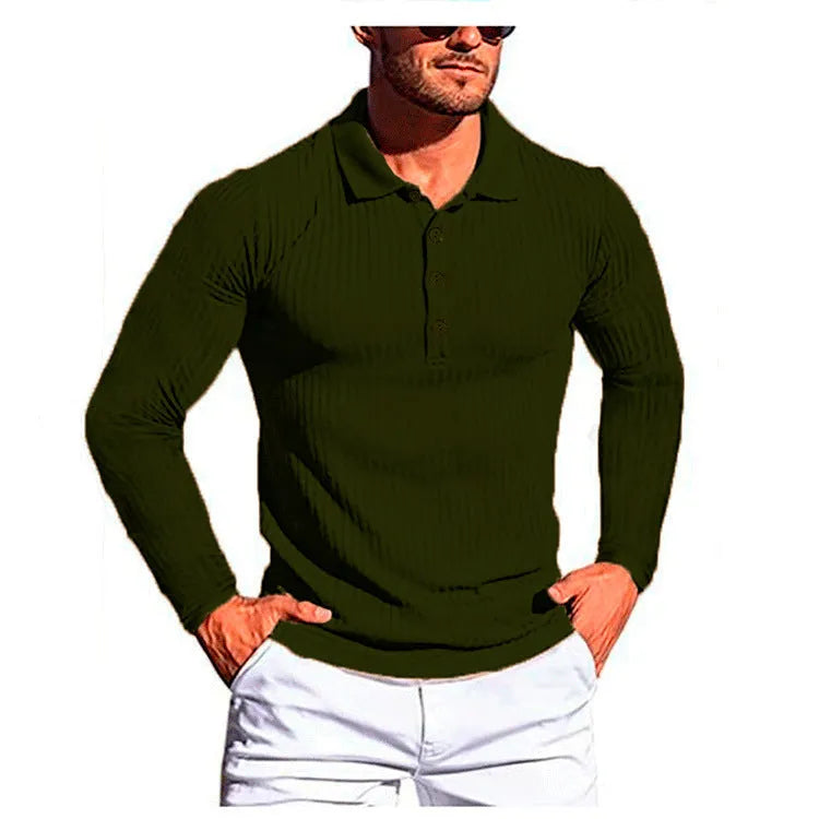 Man wearing a loose-fitting striped knit shirt in a solid colour with short sleeves.