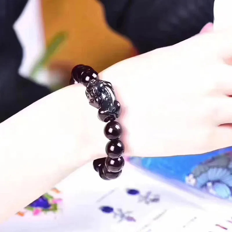 Natural ice colour eye obsidian crystal bracelet on an elastic band, showing bead detail.