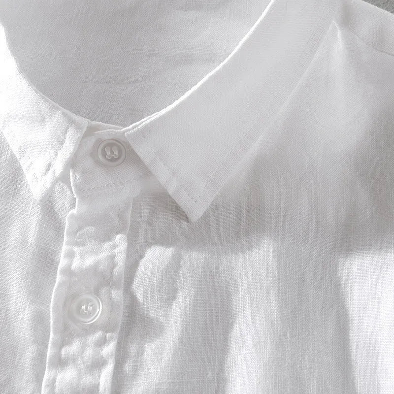 Man wearing a light-coloured pure linen short sleeve casual shirt with a loose fit