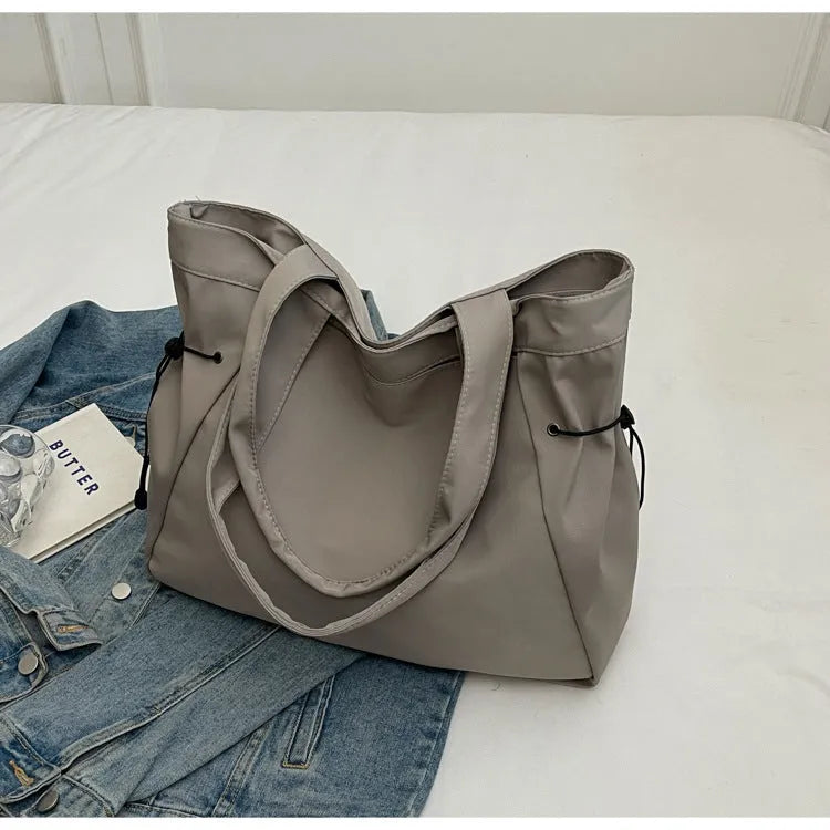 Soft foldable Oxford cloth commuter shoulder tote bag in street trend style
