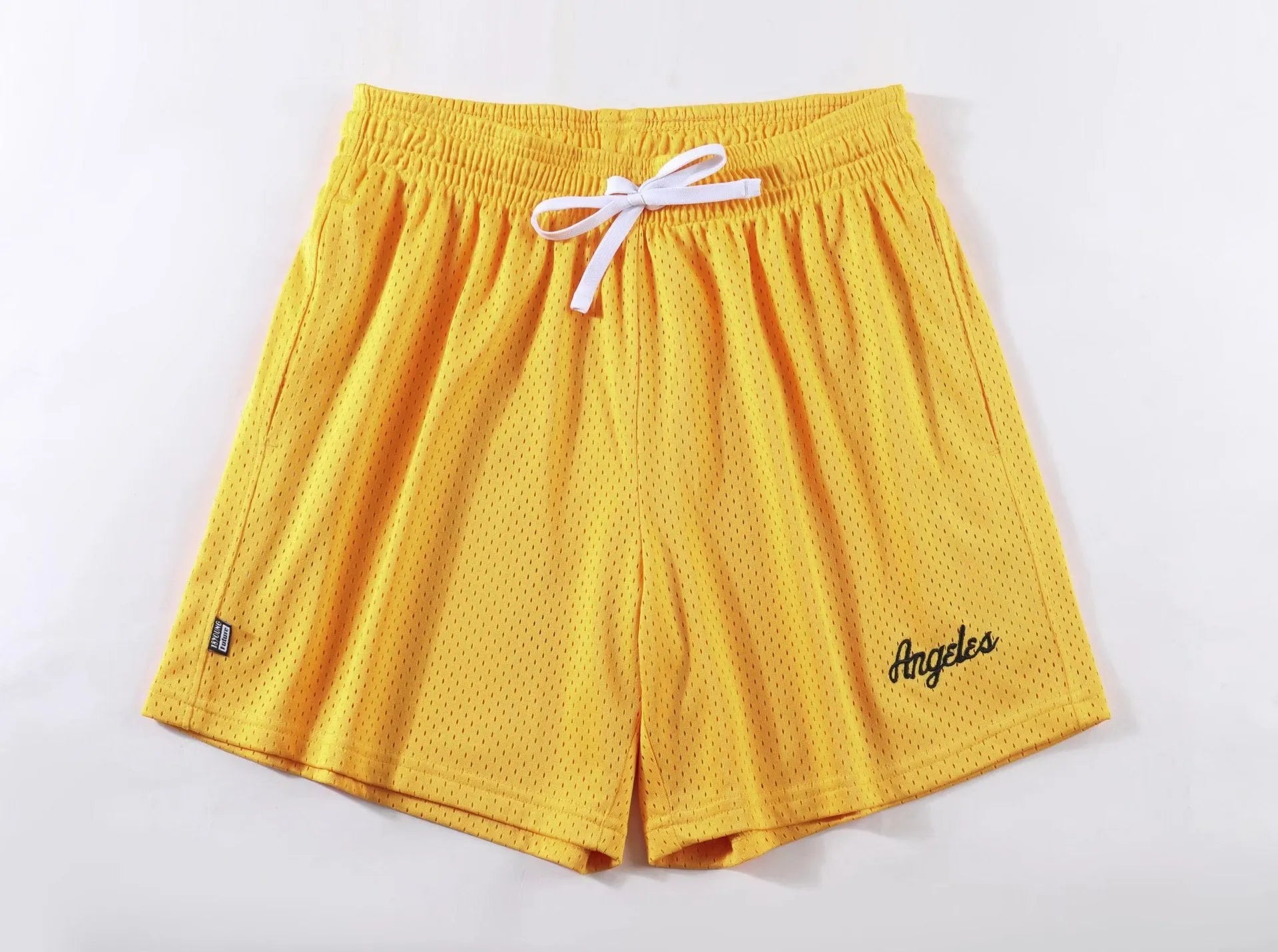 Men's double-layer mesh sports shorts in various colours on a size chart background.