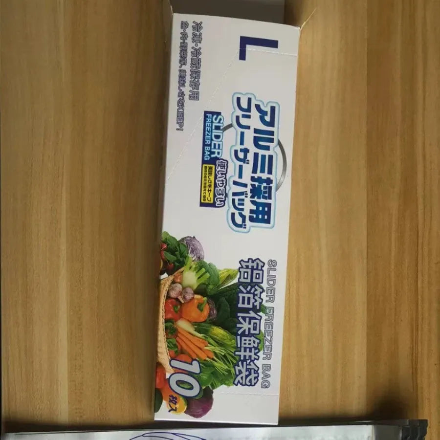 Aluminium foil fresh-keeping bags in large, medium, and small sizes for food storage.
