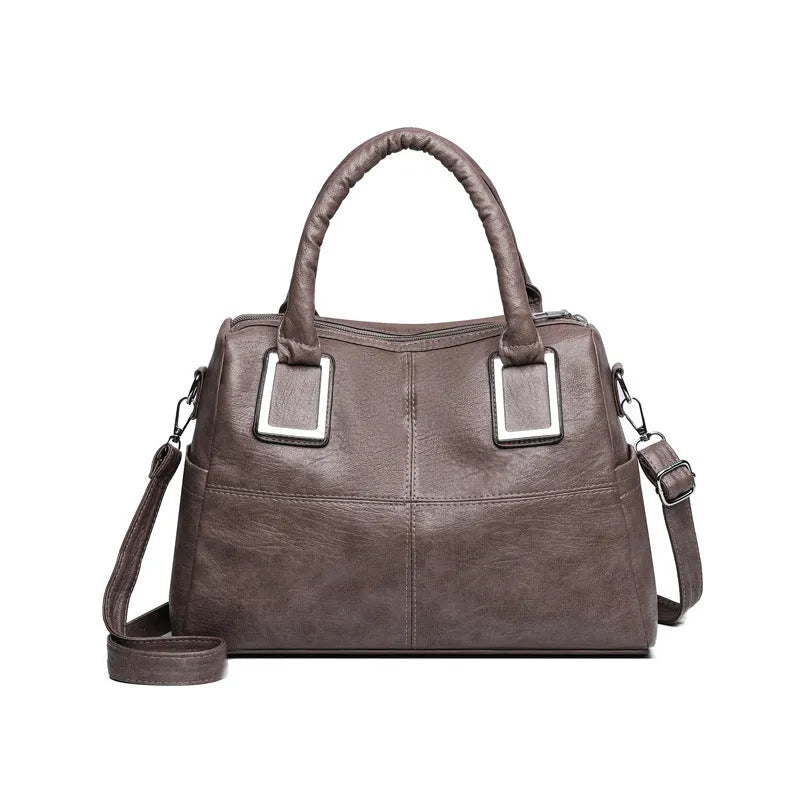Women's large capacity shoulder bag in horizontal square design with internal organisation compartments