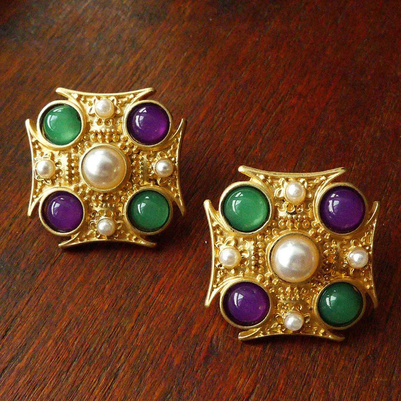Zinc alloy retro baroque brooch showing eight colour style options with measurements from 2cm to 5.5cm