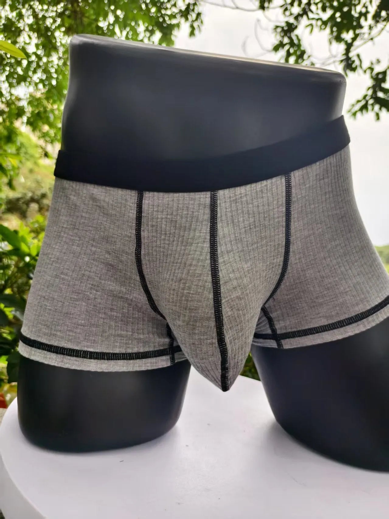 Men's solid colour boxers in breathable fibre fabric showing hip-lifting design