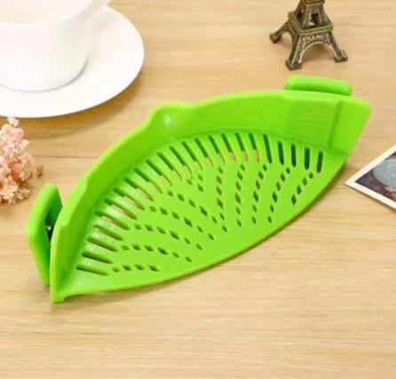 Silicone clip-on kitchen funnel with stainless steel buckle for pot draining and rice washing