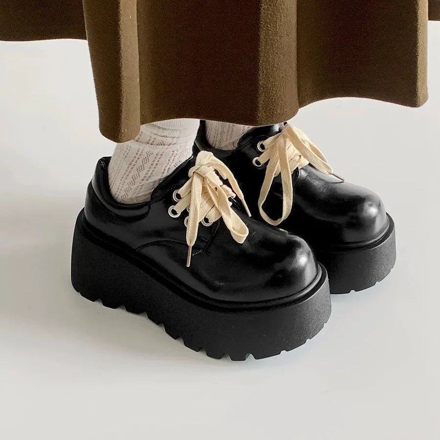 Black women's retro lace-up platform shoes with chunky 6-8cm sole and round toe