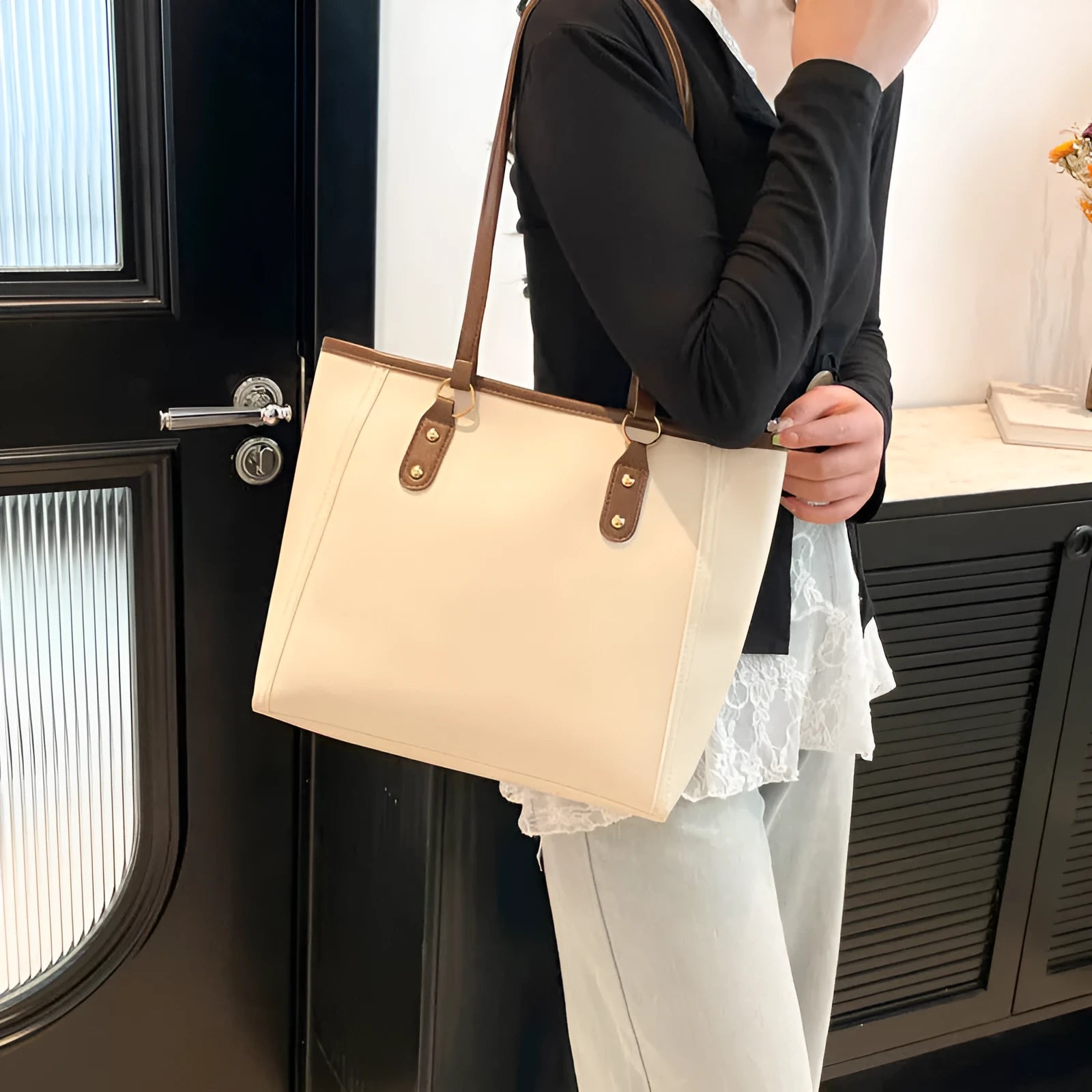 Korean style shoulder underarm bag in black PU leather with horizontal square shape and sandwich pockets