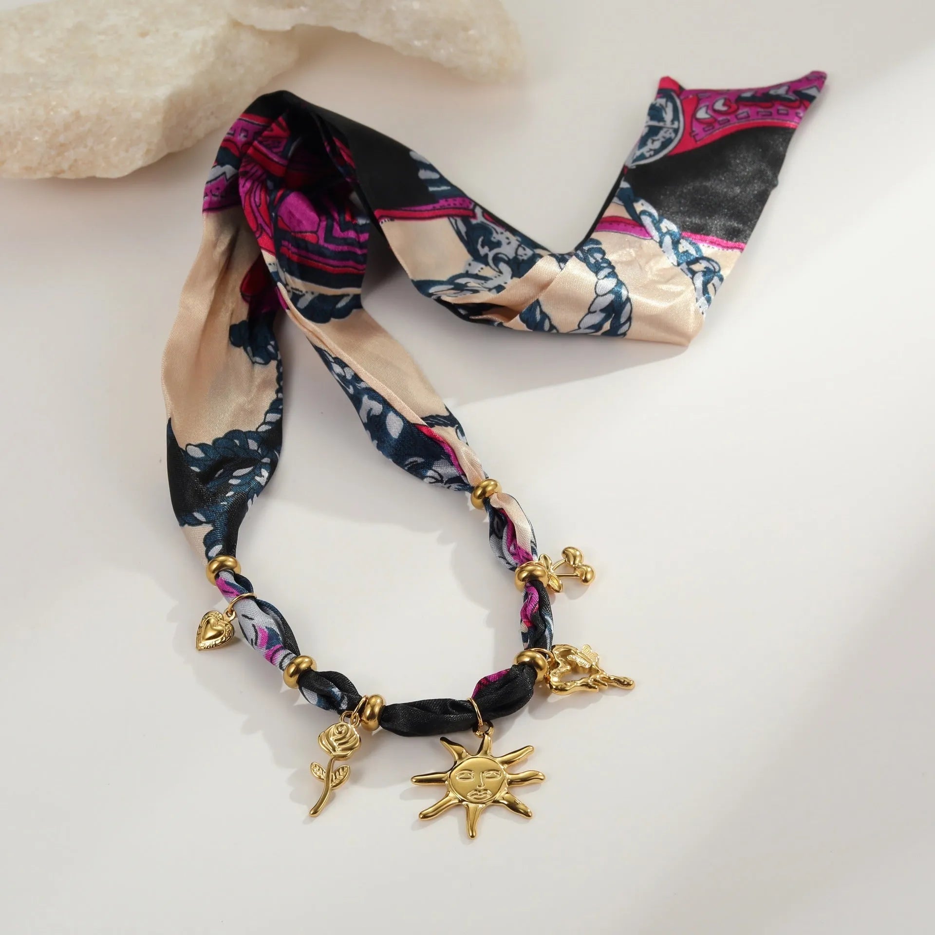 Stainless steel geometric pendant necklace with regular chain for autumn and winter scarf wear