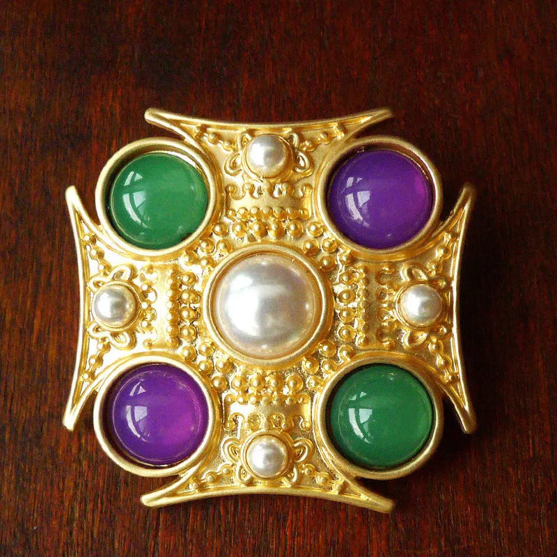 Zinc alloy retro baroque brooch showing eight colour style options with measurements from 2cm to 5.5cm