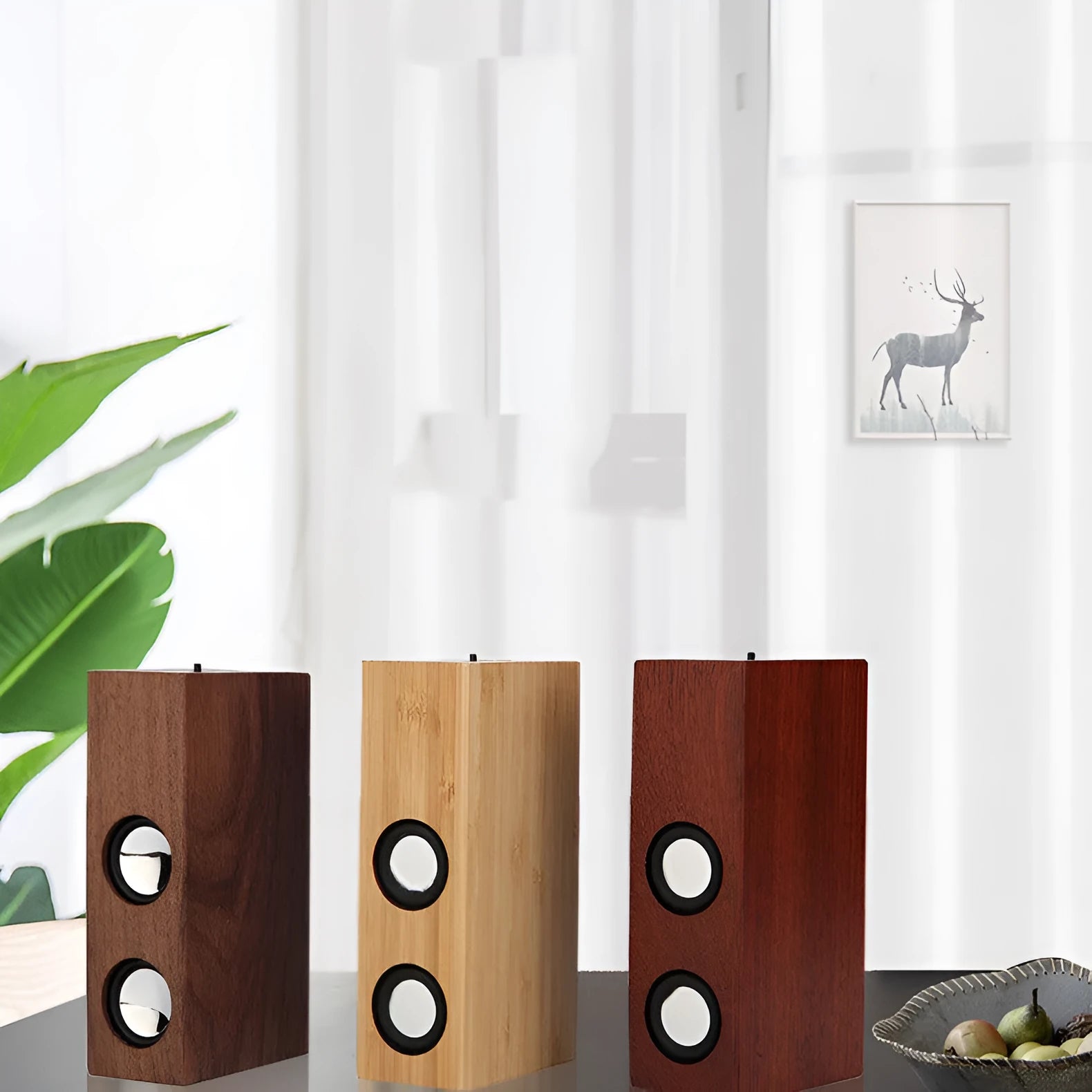 Retro wooden Bluetooth speaker in bamboo, black walnut or sapele wood finishes