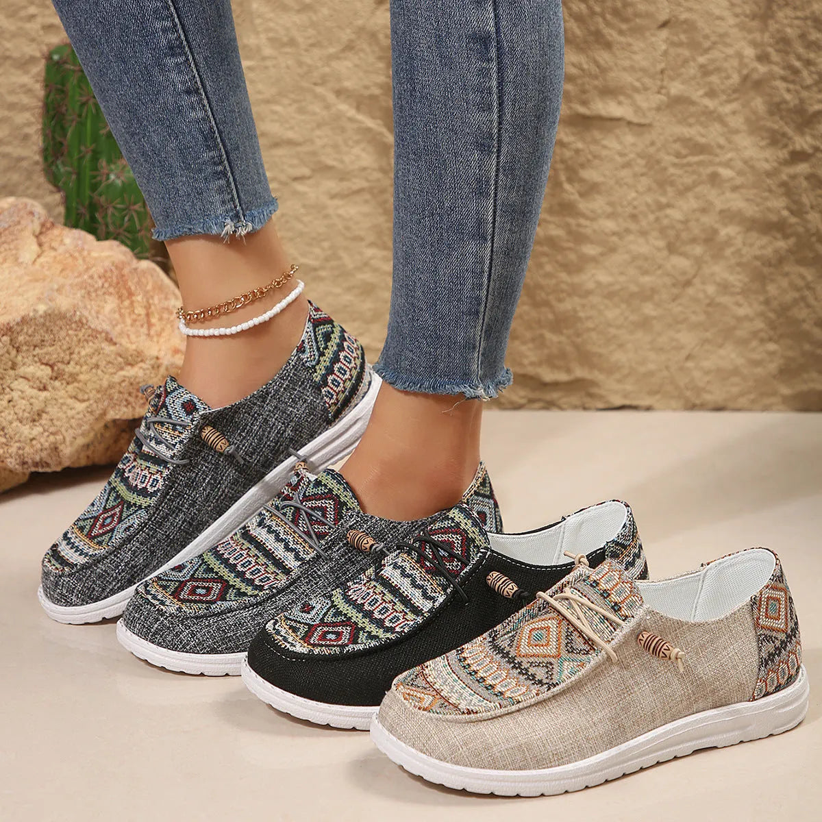 Women's black slip-on flat shoes with round toe and artificial PU upper