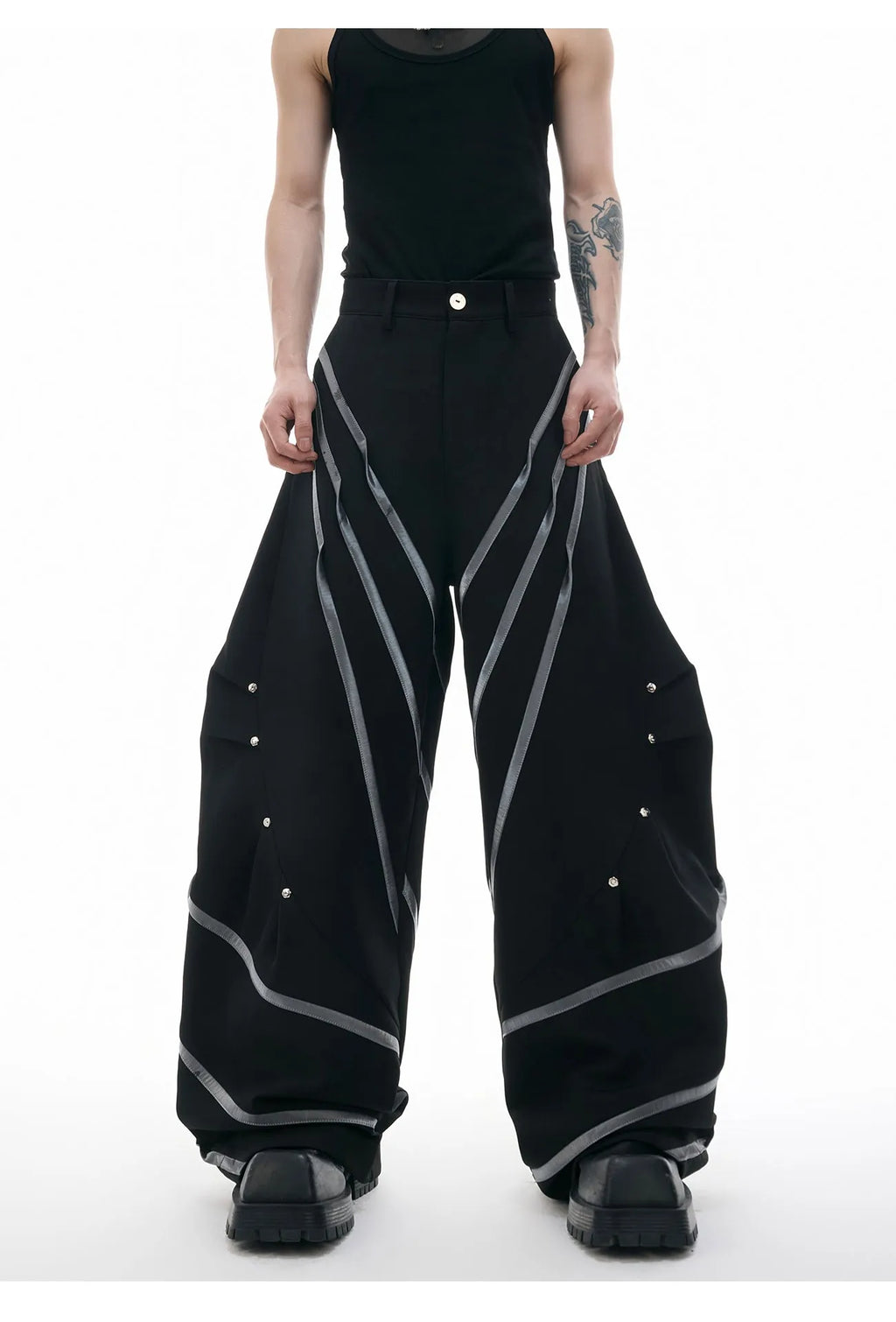 Men's trousers with three-dimensional cutting and metal striped rivet pleats in polyester fabric