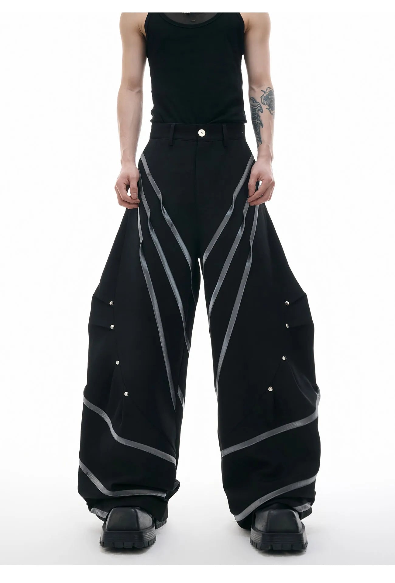 Men's trousers with three-dimensional cutting and metal striped rivet pleats in polyester fabric