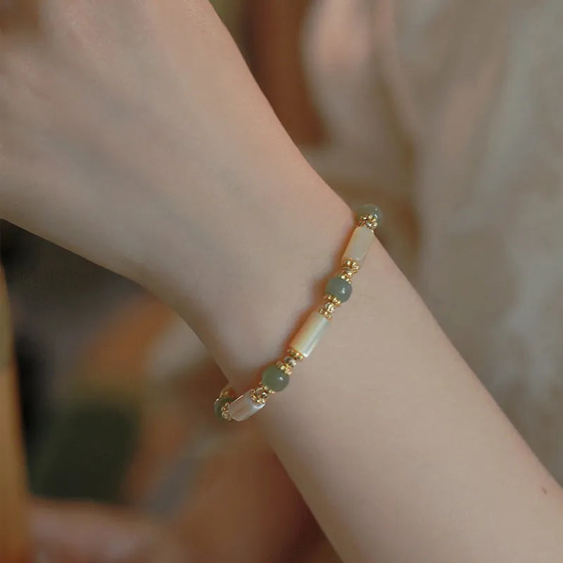 Hetian Jade white lip shell bead bracelet with round beads on wrist
