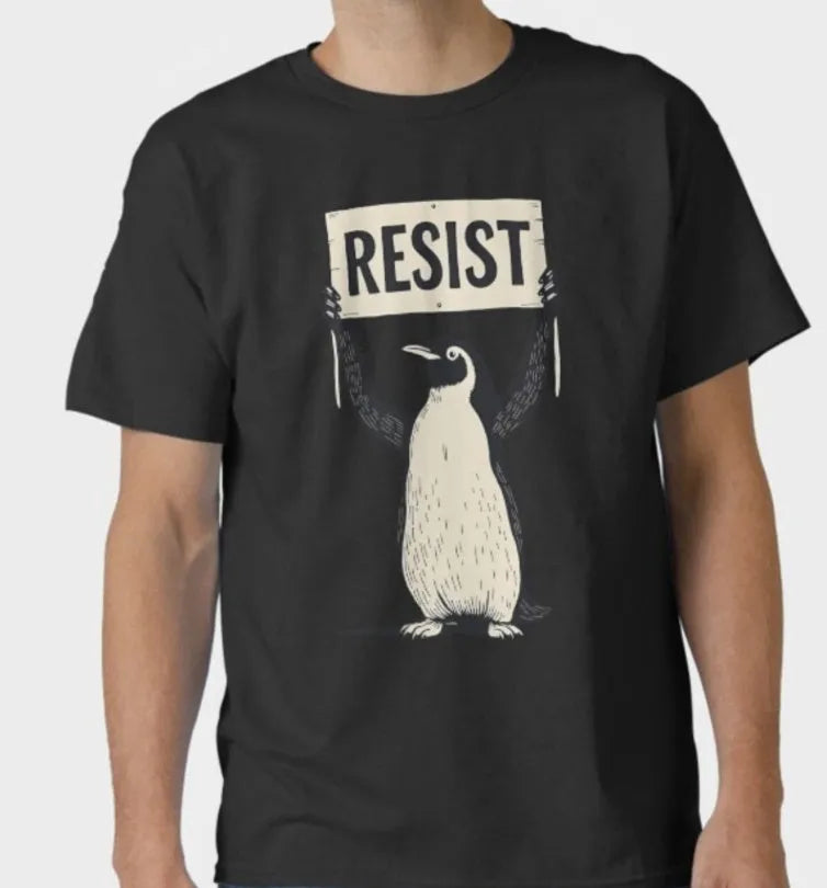 Straight-cut cotton T-shirt with short sleeves and round neck in loose fit design