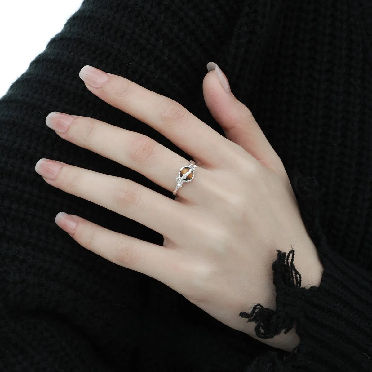 Adjustable opening Saturn ring in electroplated white gold colour with silver construction