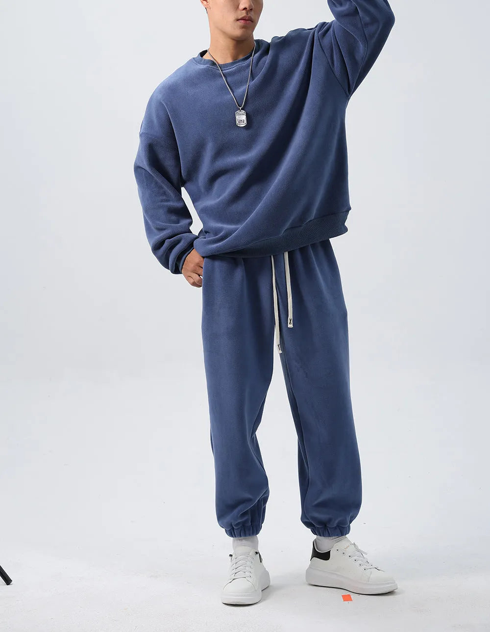 Men's polar fleece sports suit with crew neck top and loose padded trousers in five winter colours