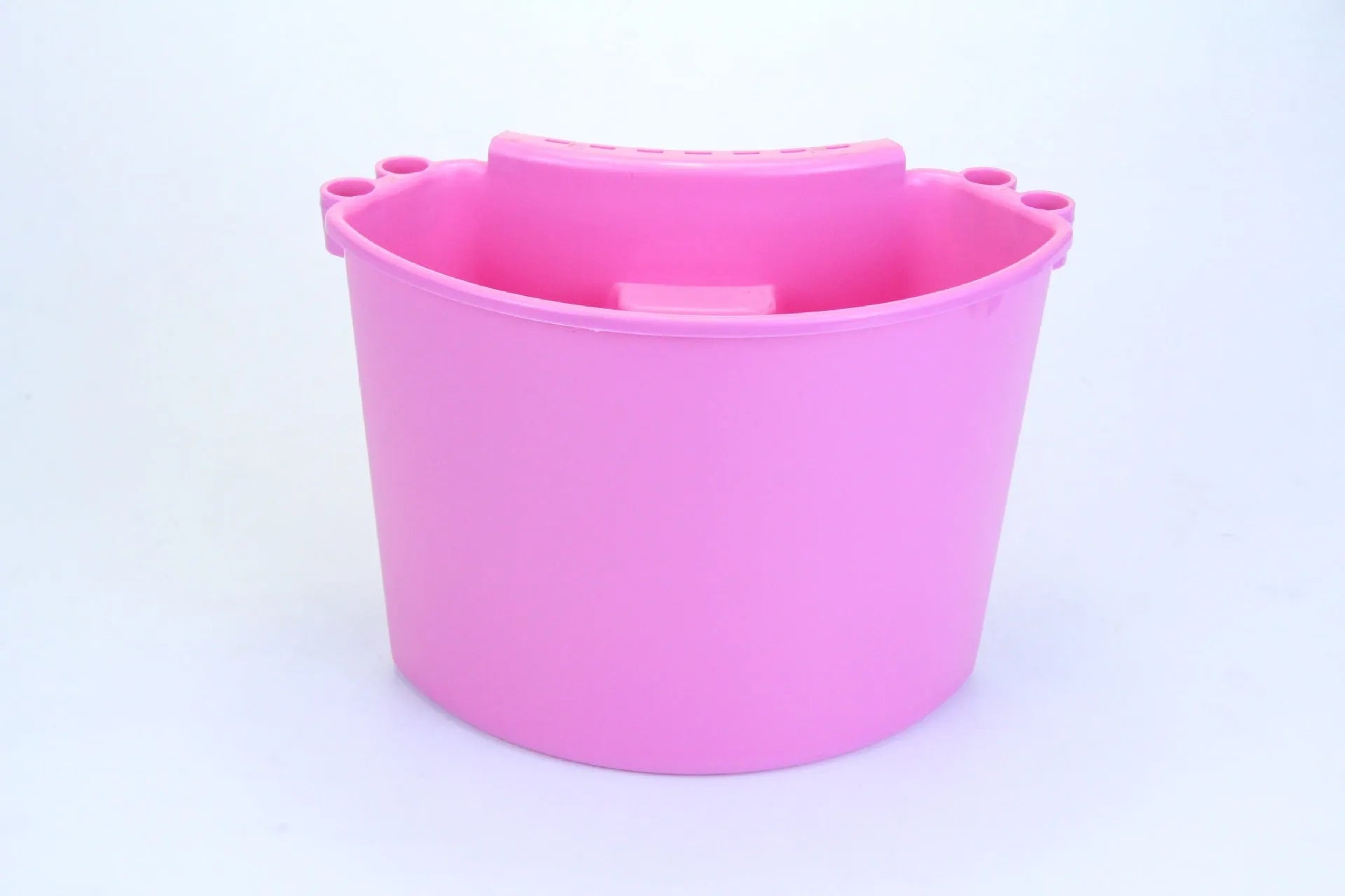 Dual-compartment car wash bucket in red with wash mitt compartments