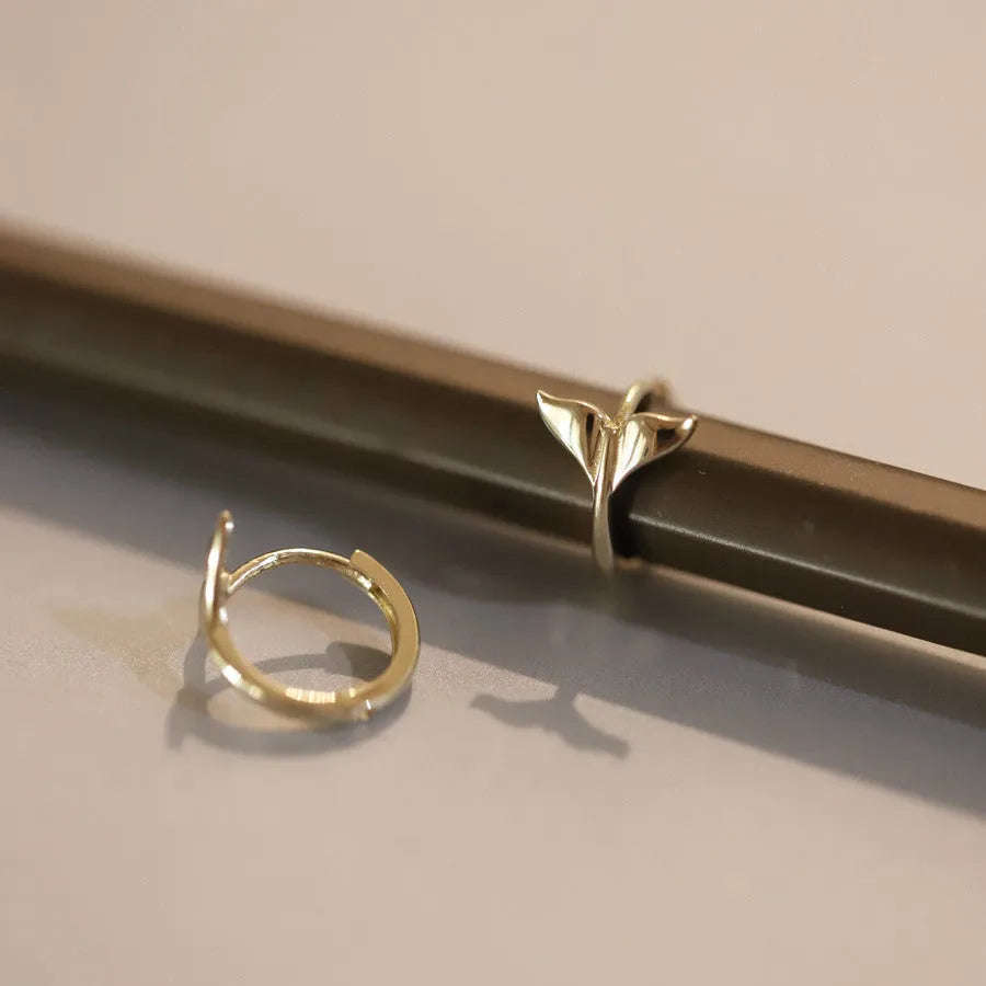 Gold plated fishtail earrings with S925 sterling silver construction and 8-10mm diameter