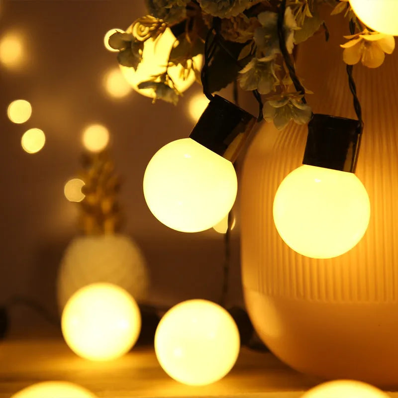 10-metre solar-powered decorative lighting string with 40 LED lights for outdoor festival and tent decoration